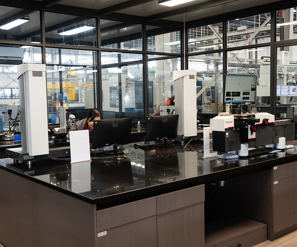 Desde 2007, Guangzhou Kasen ha sido un fabricante y exportador de confianza de piezas de aire acondicionado automotriz de alto rendimiento. Con sede en Guangzhou, China, suministramos una amplia gama de productos, incluyendo compresores, embragues, compresores eléctricos, válvulas y rodamientos, al mercado de repuestos global y a fabricantes de equipos originales (OEM) nacionales.