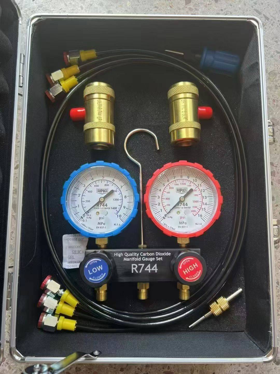 Advanced HVAC Manifold Gauge Kit: Precision for CO2 Systems